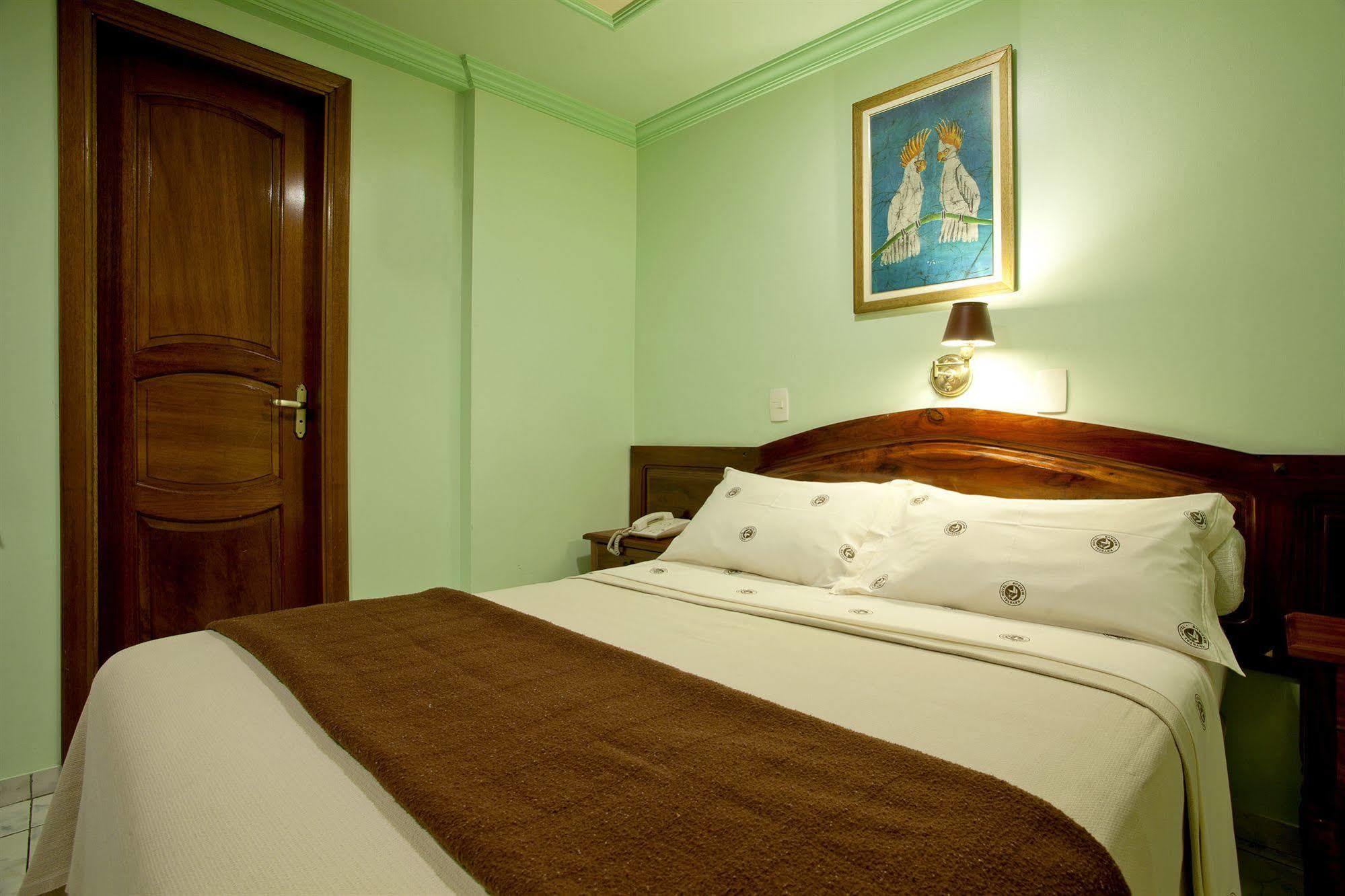 Krystal Hotel Manaus Esterno foto