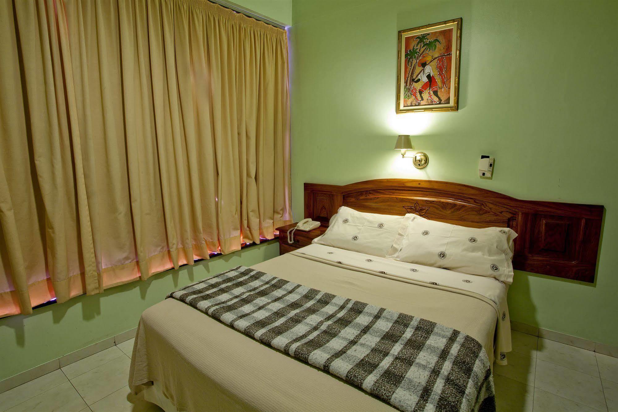 Krystal Hotel Manaus Esterno foto